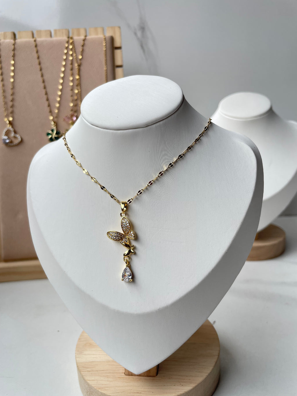 Fluttering Beauty Necklace