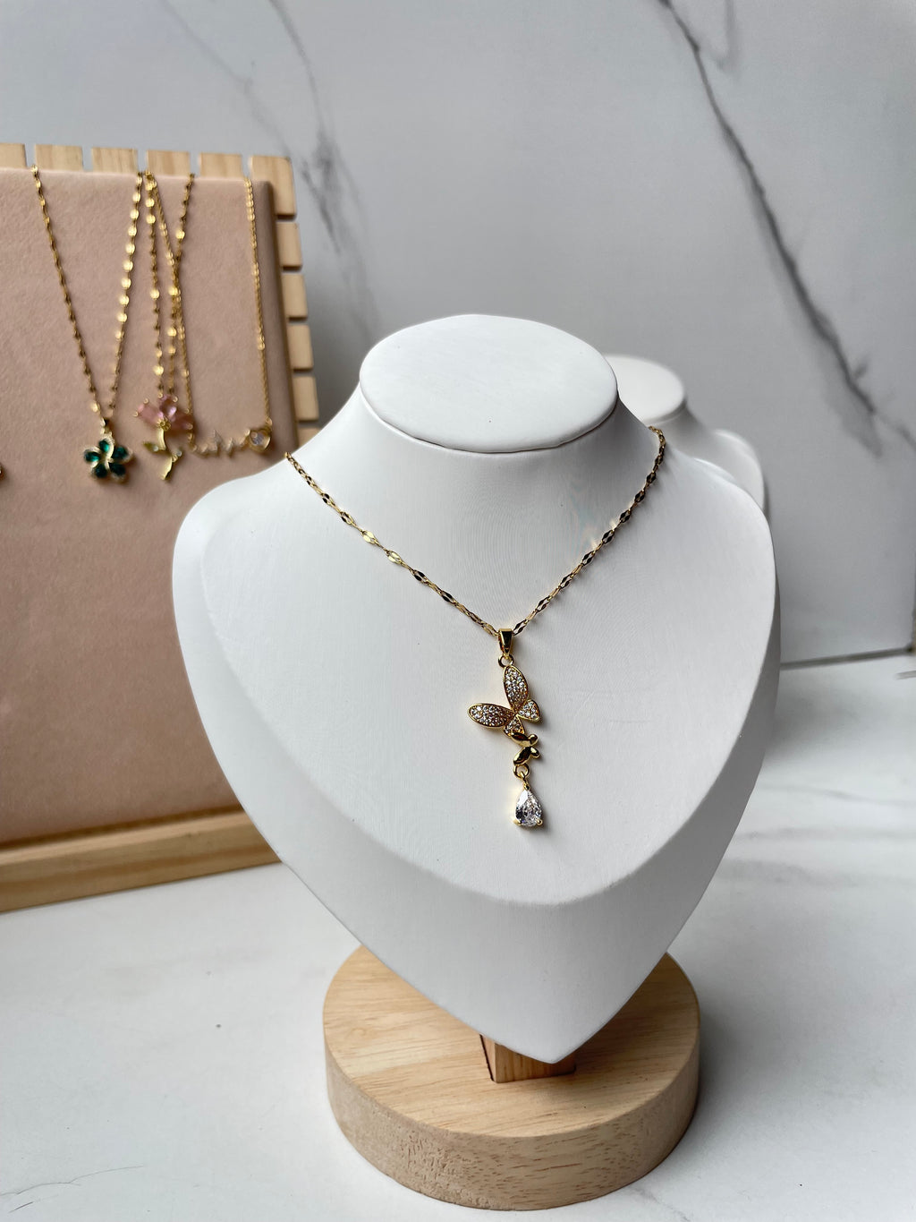 Fluttering Beauty Necklace