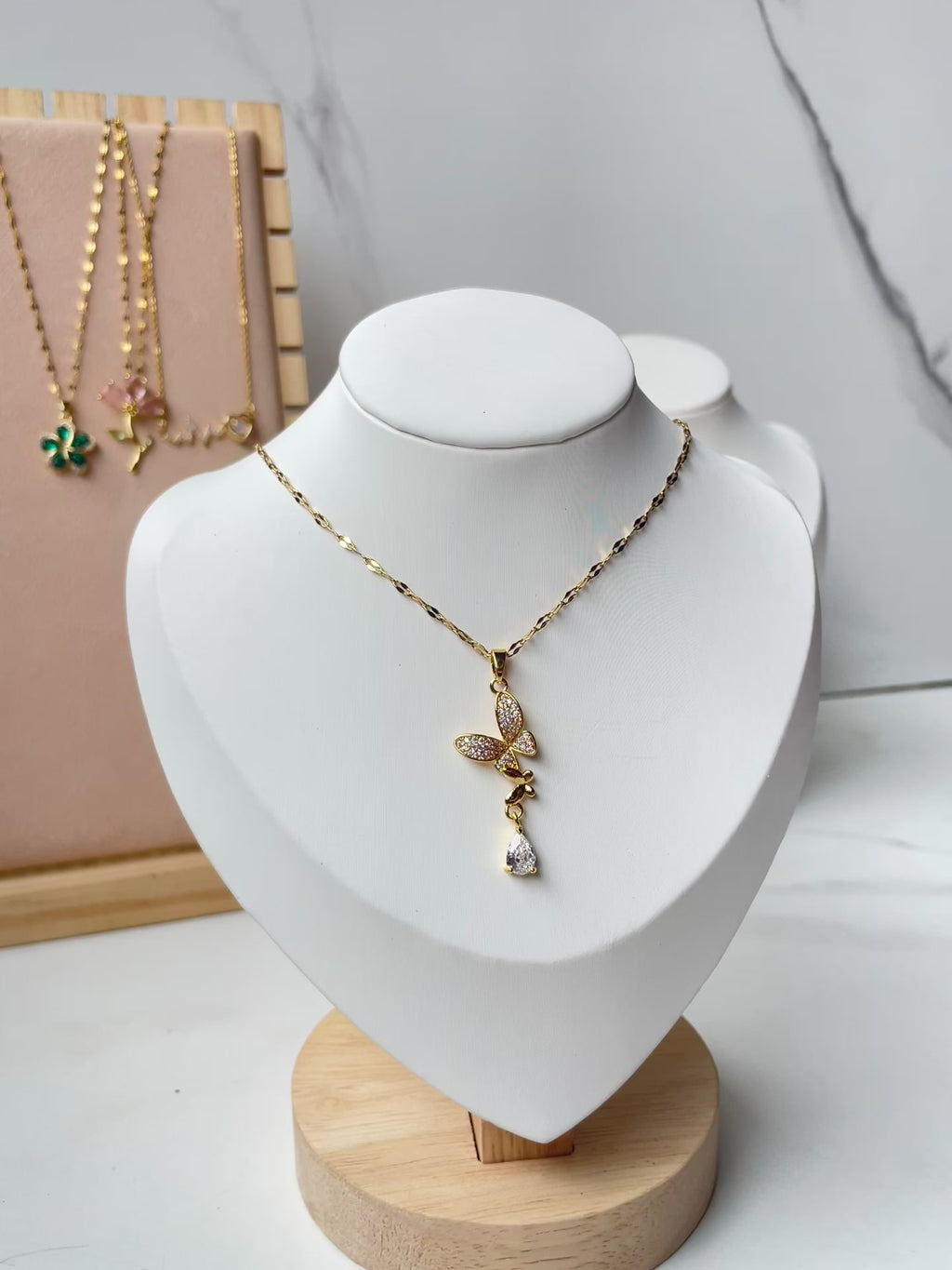 Fluttering Beauty Necklace